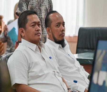 Sekretaris Dinas PUPR Riau, Ferry Yunanda (kanan) jadi saksi dalam persidangan Abdul Wahid (foto/ist)